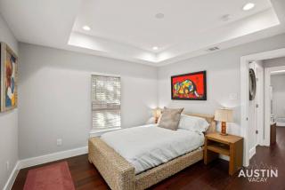 Walk to UT and E 6th in Fully Equipped ATX House - Austin - 2
