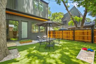 Super Stunning Back House w Terrace in East Chavez - Austin - 8