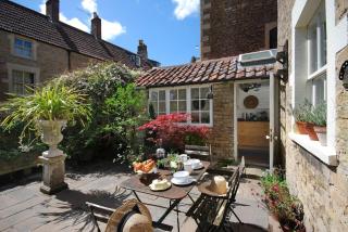 Charming Cottage in the Heart of Frome with parking - 9
