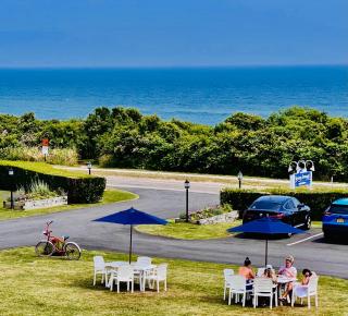 Hartman's Briney Breezes Beach Resort - Montauk - 3