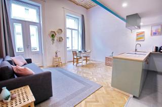 Awesome Budapest Downtown Studio w Balcony & Free Private Parking - 3