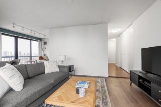 Gold Coast 2BR w Gym Pool nr Oak St Beach CHI-207 - 9