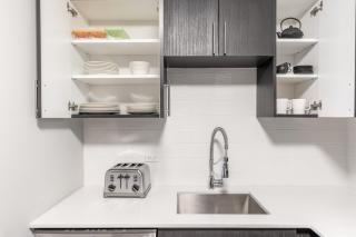 Gold Coast 1BR w Gym Pool nr Magnificent Mile CHI-221 - 1