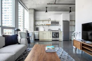 River N 1BR w Gym Pool nr L stop Beach CHI-362 - 0