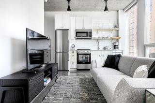 River N 1BR w Gym Pool nr L stop Beach CHI-361 - Chicago - 0