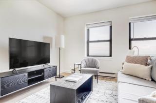 Gold Coast 1BR w Doorman Gym 2 blocks to L CHI-554 - 0