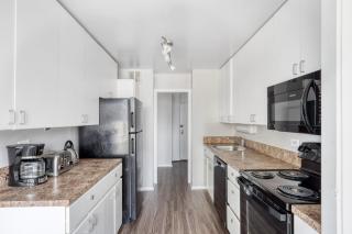 Lakeview 2BR w Deck Pool Gym nr Lincoln Park CHI-717 - Chicago - 4