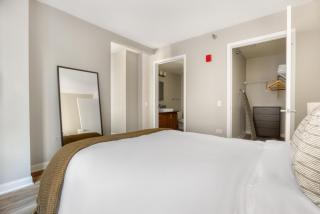 Loop 1BR w gym pool lounge 1 block from L CHI-700 - Chicago - 2