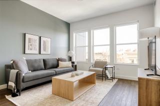 Elmhurst 1br w lounge pool gym nr Metra CHI-860 - Elmhurst - 0