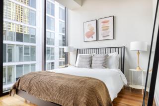 River North 1br w gym lounge roof nr Riverwalk CHI-901 - Chicago - 3