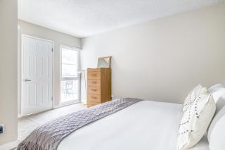 Redondo Beach 1BR w Pool Gym 1 block from beach LAX-440 - 1