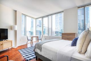 Downtown Bellevue Studio w Gym WD nr shops SEA-119 - 0