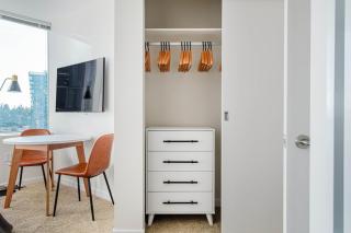 Downtown Bellevue Studio w Gym WD nr shops SEA-116 - 1