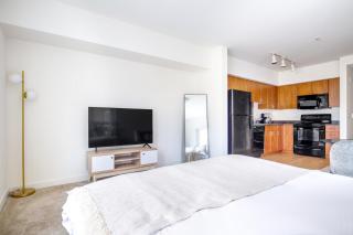 Downtown Bellevue Studio w WD Rooftop nr all SEA-139 - 3