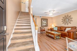 STEPS from Flagler Avenue! Charming Home with Private Garage and Full Kitchen! - New Smyrna Beach - 2