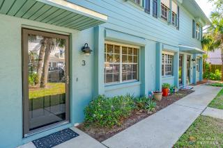STEPS from Flagler Avenue! Charming Home with Private Garage and Full Kitchen! - New Smyrna Beach - 4