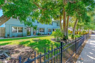 STEPS from Flagler Avenue! Charming Home with Private Garage and Full Kitchen! - New Smyrna Beach - 9