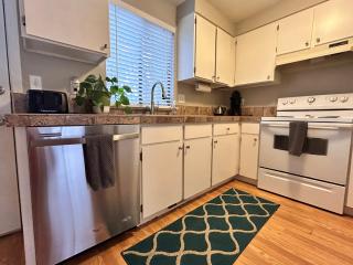Luxe on Penn Family Friendly, Toddler amenities, baby proof with baby gate, toys, bath toys, cups and plates, Separate Workstation with Desk and Monitor, located in desirable SE Boise next to the Greenbelt and Boise River - Boise - 1