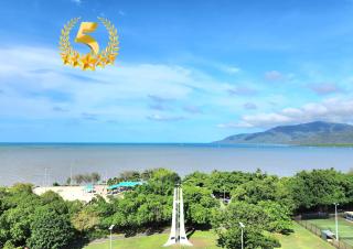 Cairns Luxury Seaview Apartment - Cairns - 0