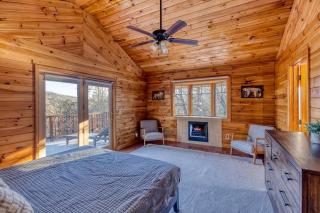 Gorgeous 6BR Cabin w/Spa, Firepit, Arcade& Mountain View - Mineral Bluff - 4