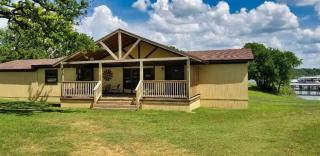 Lakefront Cottage - 25 - Mead - 0