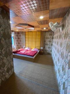 HOTEL ROYAL HAMEED - 8