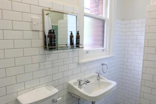 Alpine Hotel, Eat Drink Sleep - 6