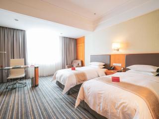 Ramada Plaza Shanghai Pudong Airport - 3 mins to PVG depature floor & check entrance with hotel shuttle - 3