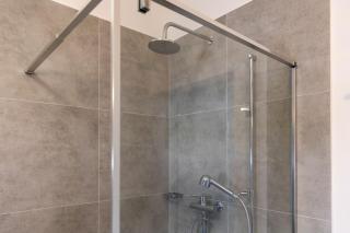 Modern 4 bedroom near Warsaw parking/wifi/200m2 - Marki - 8