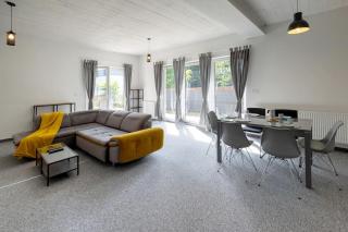 Modern 4 bedroom near Warsaw parking/wifi/200m2 - Marki - 2