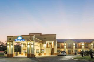 Days Inn by Wyndham Orange - Orange - 9