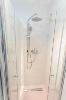 24h check in, AirCon- Free public POOL-FITNESS-SAUNA - 2