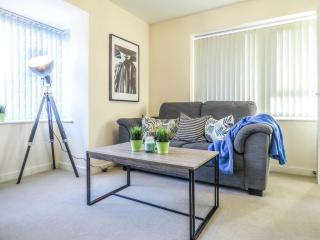 Tudors eSuites 4 Bedroom House Driveway & Garden - Birmingham - 8