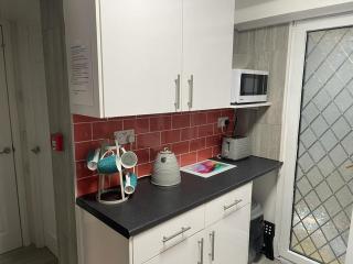 "The Eastbourne" Dog Friendly Seafront Apartment - 4