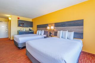 Ocean View Queen Suite Landmark Resort 1125 - Myrtle Beach - 3