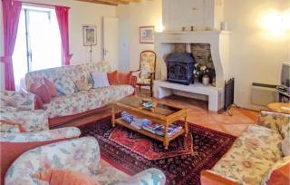 Nice Home In Eglise Neuve Dissac - Grands Champs - 9