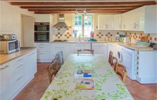 Nice Home In Eglise Neuve Dissac - Grands Champs - 7