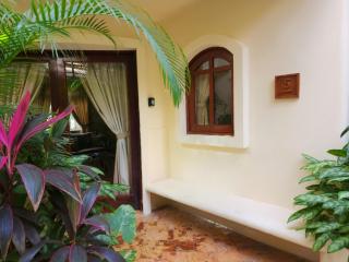 Luxury Villa steps to the beach & 5ta av, AMAZING - 8