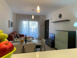 Impresionante piso de planta baja cerca al mar - 1