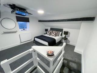 Tettenhall Village Townhouse - 4