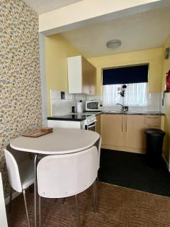 Cosy and Comfortable Holiday Chalet 10 minutes walk to the beach, Norfolk - 2