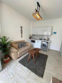 1 Bed Apartment - Balcony Pool Parking - 0