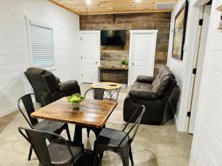 Knotty Squirrel Cabins - Mountain View - 8