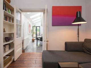 Spacious 4 Bedroom Character Home in Pontcanna - 2