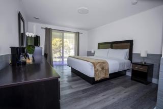 Hamptons Vacation Inn - 2