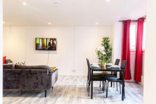 2 bed with Free parking - London - 7