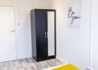 2 bed with Free parking - London - 6