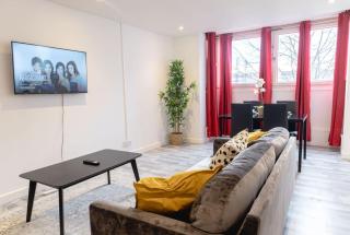 2 bed with Free parking - London - 3