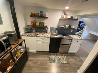 Artsy Platt Park Apartment Guest Suite for 4, QUICK Mountain Access! - 2