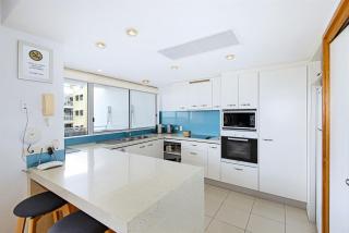 Central Coolum Penthouse with Rooftop Terrace - 6